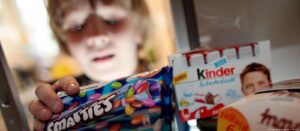 Alemanha quer proibir publicidade de alimentos não saudáveis, da Deutsche Welle