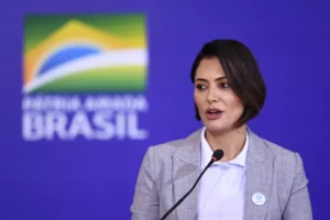 Michelle Bolsonaro sobre joias: 'Quer dizer que eu tenho tudo isso e não estava sabendo?'; O Globo