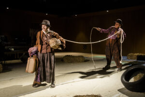 Porto Alegre: Esperando Godot - Texto do dramaturgo irlandês Samuel Beckett inaugura Teatro Oficina, do Complexo Cultural Multipalco. Estreia acontece dia 31 de março, de sexta a domingo, ao longo do mês de abril, às 19h