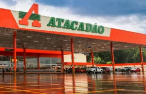 Cidade francesa promove boicote a supermercado brasileiro. Carrefour prevê instalar a primeira unidade do Atacadão na França; Revista Oeste