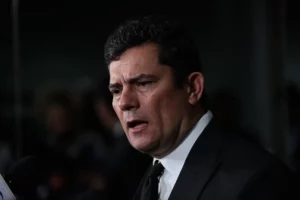 'O senhor não tem decência?', diz Moro após Lula falar em 'armação' sobre plano de facção para matar senador, por G1 PR