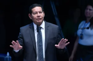 Mourão defende espionagem feita pela Abin: 'Agência deve monitorar qualquer elemento nocivo ao estado brasileiro', por Gabriel Sabóia/O Globo