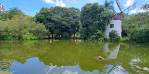 Melo assina início de obra no Parcão e cobra 