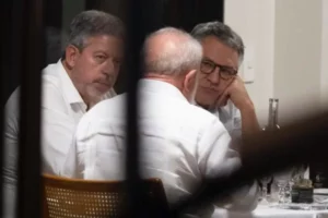 Lula se reúne com Lira e ministros em jantar que tem governabilidade no cardápio, por Júlia Portela/Metrópoles