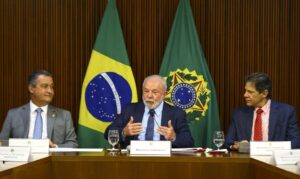 Governo “não pode ficar chorando o dinheiro que falta”, diz Lula