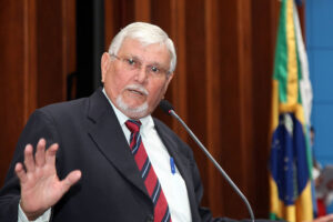 Deputado petista ataca nº2 de ministério de Lula por apoiar invasão de fazenda. Zeca é contrário a ocupação por indígenas de fazenda que pertence a companheiro do PT; por Celso Bejarano/ Correio do Estado