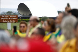 Brasil corre risco de entrar em polarização severa, diz pesquisa, por Mayara Paixão/Folha de São Paulo