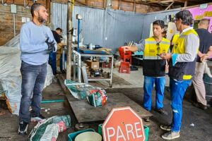 Porto Alegre: Operação prende três homens por receptação e interdita dois ferros-velhos