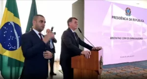 Defesa de Bolsonaro volta atrás e agora pede para derrubar sigilo de ação no TSE, por Mariana Muniz/O Globo