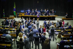 Ministérios não seguram base, e MDB, PSD e União dão 83% de seus votos contra Lula no marco temporal, por Dimitrius Dantas/O Globo