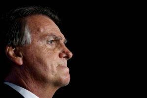 Bolsonaro não vai depor até ter acesso ao processo, diz advogado/Folha de São Paulo