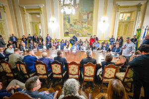 Porto Alegre: Representantes de poderes discutem ações para acolher pessoas em situação de rua