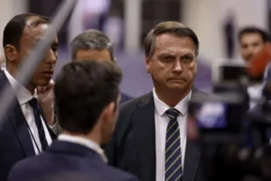 Bolsonaro causou rombo na Caixa ao tentar vencer Lula nas eleições de 2022, por Vinícius Prates/Estado de Minas