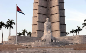 Cuba cancela desfile de Dia dos Trabalhadores devido à falta de combustíveis; O Estado de São Paulo