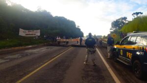 RS: Protesto indígena bloqueia BR 285 em Gentil