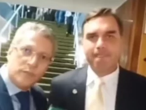 Bolsonarista processa Flávio Bolsonaro após acusação, por Paulo Cappelli/Metrópoles