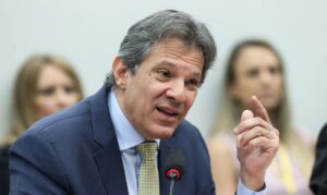 Haddad diz que país está pronto para iniciar ciclo de queda de juros