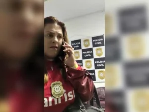 Corregedoria apura conduta de delegada que tirou camisa do Inter de detidos: 'São bandidos', por Rodrigo Castro/O Globo