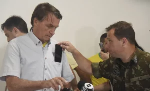 ‘Temos que exigir novas eleições com voto impresso’, ‘o presidente vai ser preso’: as mensagens golpistas de ex-assessores de Bolsonaro, por Paolla Serra/O Globo