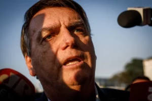 Bolsonaro pede desculpa por desinformação sobre vacina, por Guilherme Caetano/O Globo