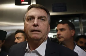 Os 5 celulares apreendidos pela PF que causam pânico em Bolsonaro e seu entorno, por Bela Megale/O Globo