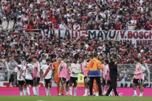 Jogo entre River e Defensa y Justicia é suspenso devido a morte de torcedor/Correio Braziliense