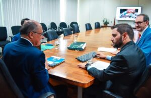 RS: Gabriel Souza apresenta situação do RS para presidente em exercício