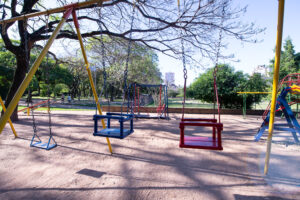 Porto Alegre: Aprovado cercamento de playgrounds em praças e parques