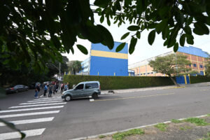 Porto Alegre: Projeto implementa sinalização especial de trânsito em área escolar