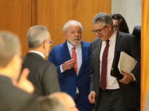 Fracasso na articulação política faz Lula avaliar saída de Padilha, por Cláudio Humberto/Diário do Poder