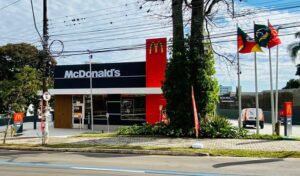 McDonald’s segue plano de expansão e abre mais uma unidade em Porto Alegre