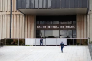 Analistas mantêm aposta de redução dos juros pelo Banco Central no 2º semestre, por Vitor da Costa /O Globo