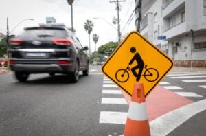 Porto Alegre: EPTC orienta população sobre novas regras para bicicletas e ciclomotores⁸