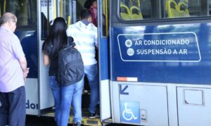 Gratuidade nos ônibus das linhas em favelas em BH passa a ser lei