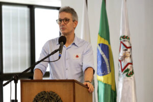 Zema cresce para 2026 após embate entre Bolsonaro e Tarcísio, e holofote expõe tropeços, por Joelmir Tavares e Carolina Linhares/Folha de São Paulo