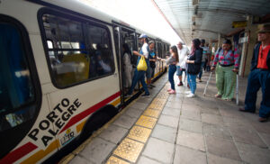 Porto Alegre: Projeto obriga ônibus e lotação a disponibilizarem pagamento por Pix