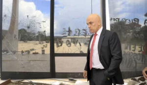 Alexandre de Moraes e família são hostilizados por brasileiros no Aeroporto de Roma. Polícia Federal já identificou os três manifestantes