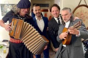 Hique Gomez e Borghettinho fazem show gratuito em praça do bairro Bela Vista