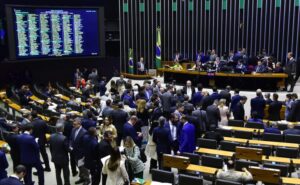 Câmara aprova texto-base da reforma tributária em primeiro turno