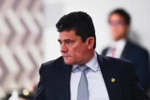 “Não é esse o caminho”, diz Moro sobre ataque a Alexandre de Moraes, por Júlia Portela/Metrópoles