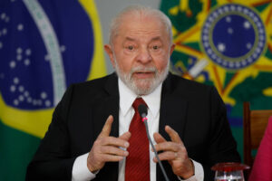 Governo Lula prevê salário mínimo de R$ 1.421 em 2024, por Idiana Tomazelli/Folha de São Paulo