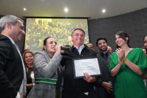 Em noite movimentada, Assembleia Legislativa concede Título de Cidadania Goiana ao ex-presidente Jair Bolsonaro