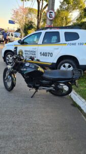 Porto Alegre: PMs do Comando de Policiamento da Capital realizam apreensão de motocicleta com mais de 1 milhão de reais em débitos de multas