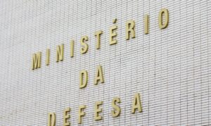 Hacker esteve em reuniões no Ministério da Defesa antes das eleições