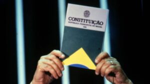 Artigo: Anatomia de um instante. Ninguém está acima dos direitos inscritos na Constituição;  Fernando Schüler / Revista Veja