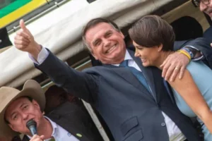 Bolsonaro nega que distribuiu o que arrecadou via Pix para família, por Ana Flávia Castro/Metrópoles