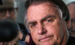 Investigação cita US$ 25 mil em dinheiro que seriam para Bolsonaro. Áudio revela conversa de Cid, ajudante de ordens do ex-presidente