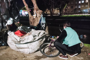 Porto Alegre: Prefeitura começa fase piloto de projeto que amplia abordagem noturna a pessoas em situação de rua