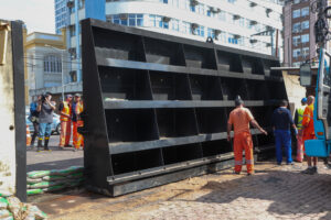 Porto Alegre: Comportas do Cais do Porto são fechadas por causa d0 aumento do nível do Guaíba