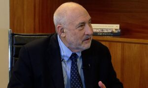 Prêmio Nobel de Economia pede urgência na taxação de super-ricos. Segundo Joseph Stiglitz, reforma tributária reduzirá desigualdades